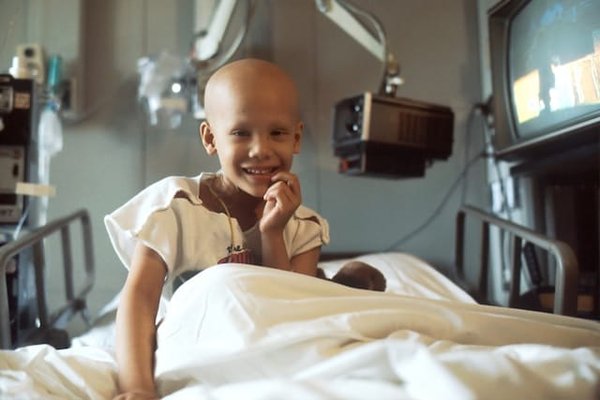 Comment les avancées en génomique peuvent-elles aider dans le traitement des cancers rares ?